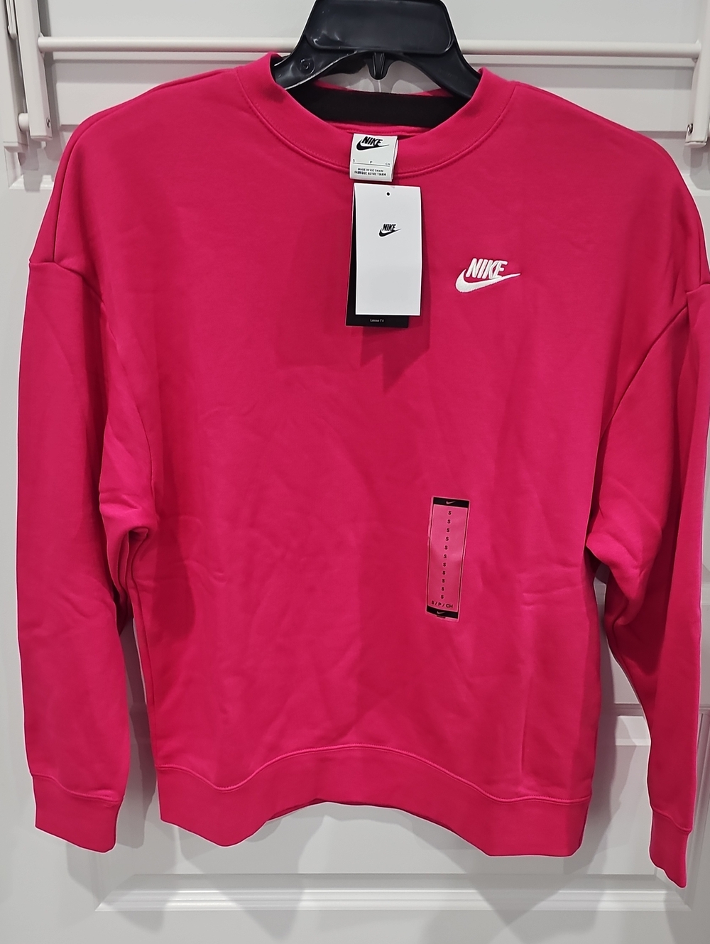 Nike Men’s Crewneck Sweatshirt in Bright Pink